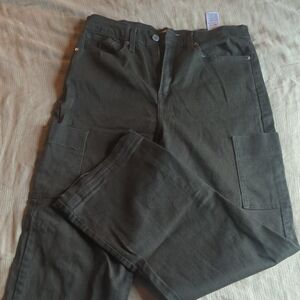 Wide Leg Levi's Cargo Pants. Grunge And Street Wear Aesthetic.